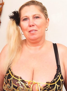 Horny BBW getting ready to get frisky