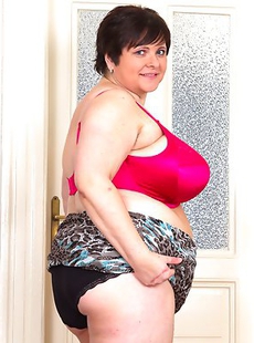 Huge breasted mature lady getting naughty