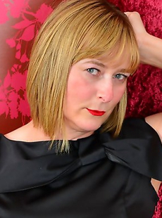 Curvy British housewife getting very frisky