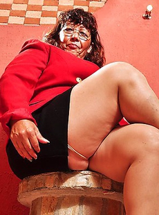 Hairy BBW latina playing with herself