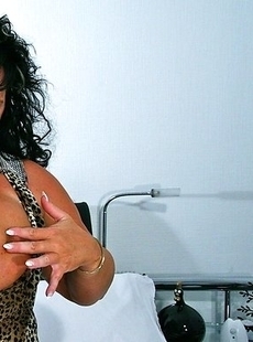 Big breasted mature slut playing with her toy