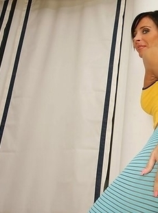 Hot naughty MILF pleasing her wet pussy