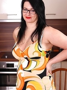 mature babe with huge boobs