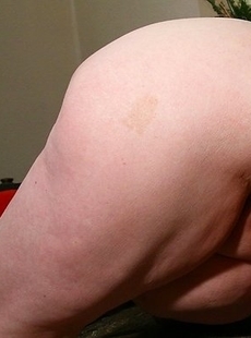 Chubby mature lady playing with herself