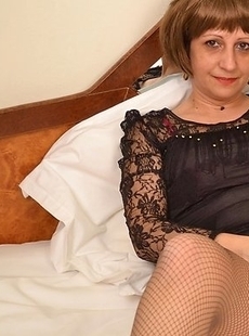 Horny mature slut playing with her wet cunt