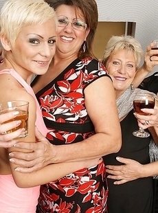 hot lesbian party