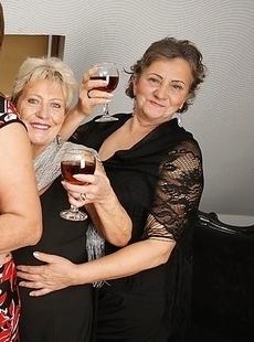 hot lesbian party