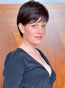 Hot housewife from the UK feeling a bit frisky