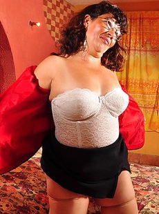 Hairy BBW latina playing with herself